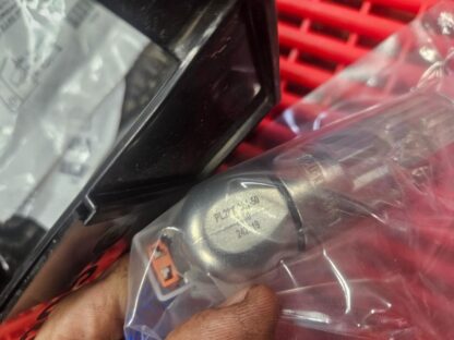 New Amphenol PL28X-301-50 PowerLok G1 Connector - New - Image 3