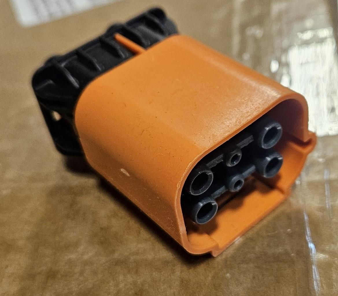 New Box of 224 Aptiv / Delphi 13879050 6 Pos Powerpack Receptacles - New - Image 8