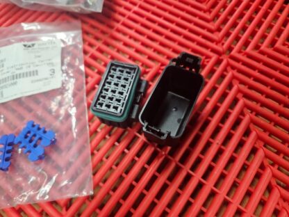New Littelfuse PDM31002ZXM / HWB18 Power Distribution Module 18 Circuit - New - Image 4