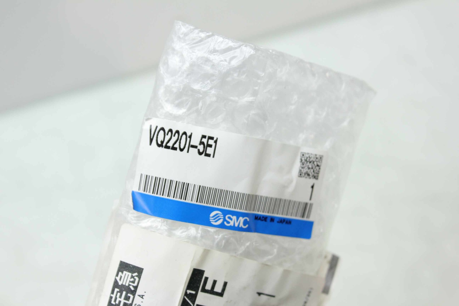 New SMC VQ2201-5E1 Manifold Mount 2 Position Plug-In Solenoid Valve 24V DC - New - Image 3