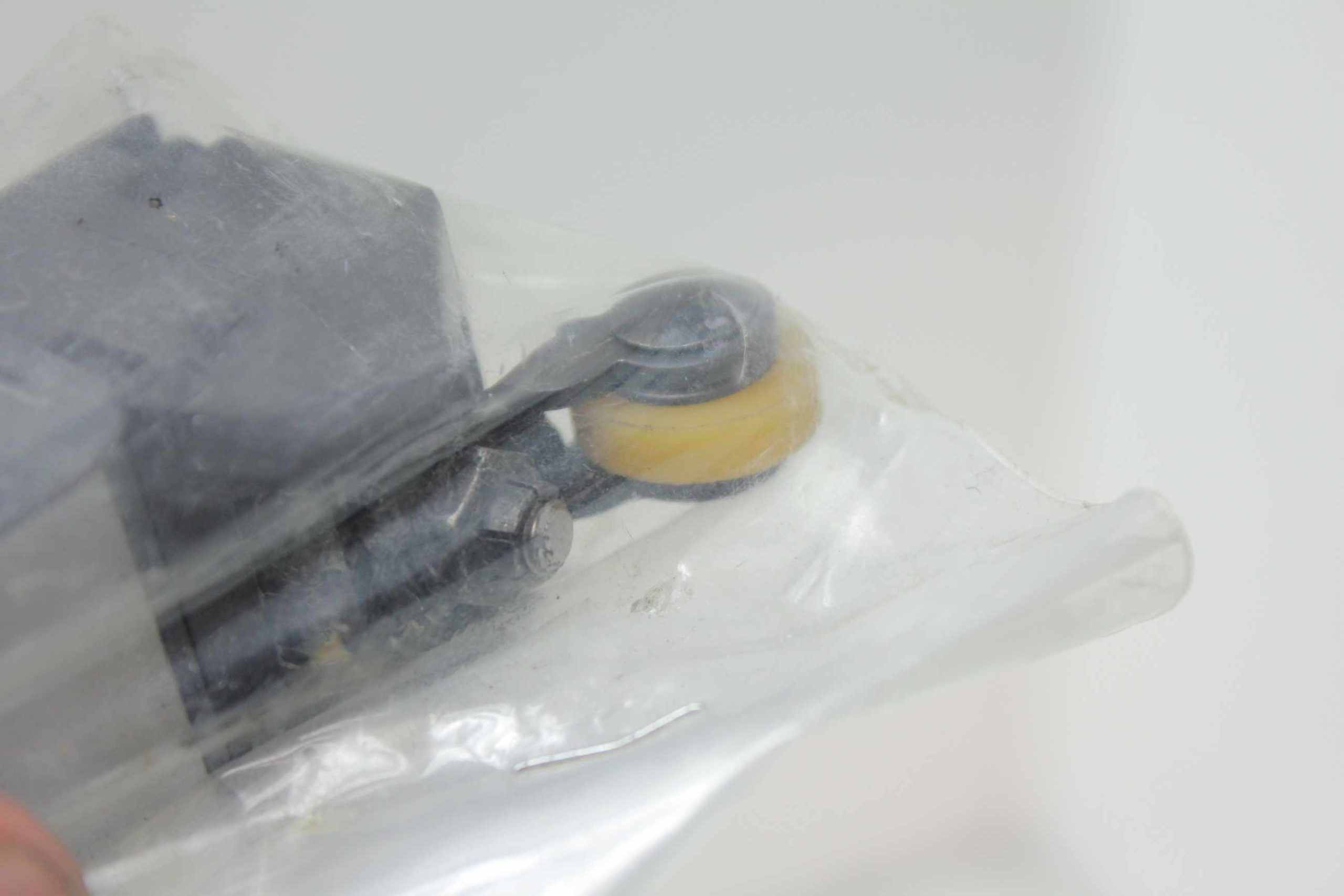 New Schrader Bellows M201-241-05 Roller Plunger Limit Switch - New - Image 9