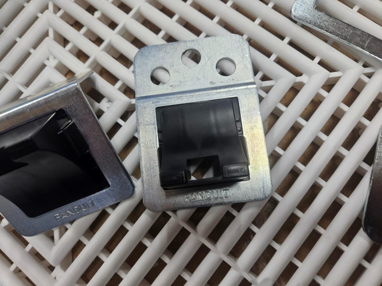 (Qty 10) New Panduit RTCM3EBL-L350 Cable Tie Mount with RTCBES10-TL Bracket - New - Image 3