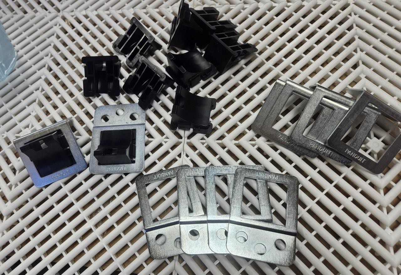 (Qty 10) New Panduit RTCM3EBL-L350 Cable Tie Mount with RTCBES10-TL Bracket - New