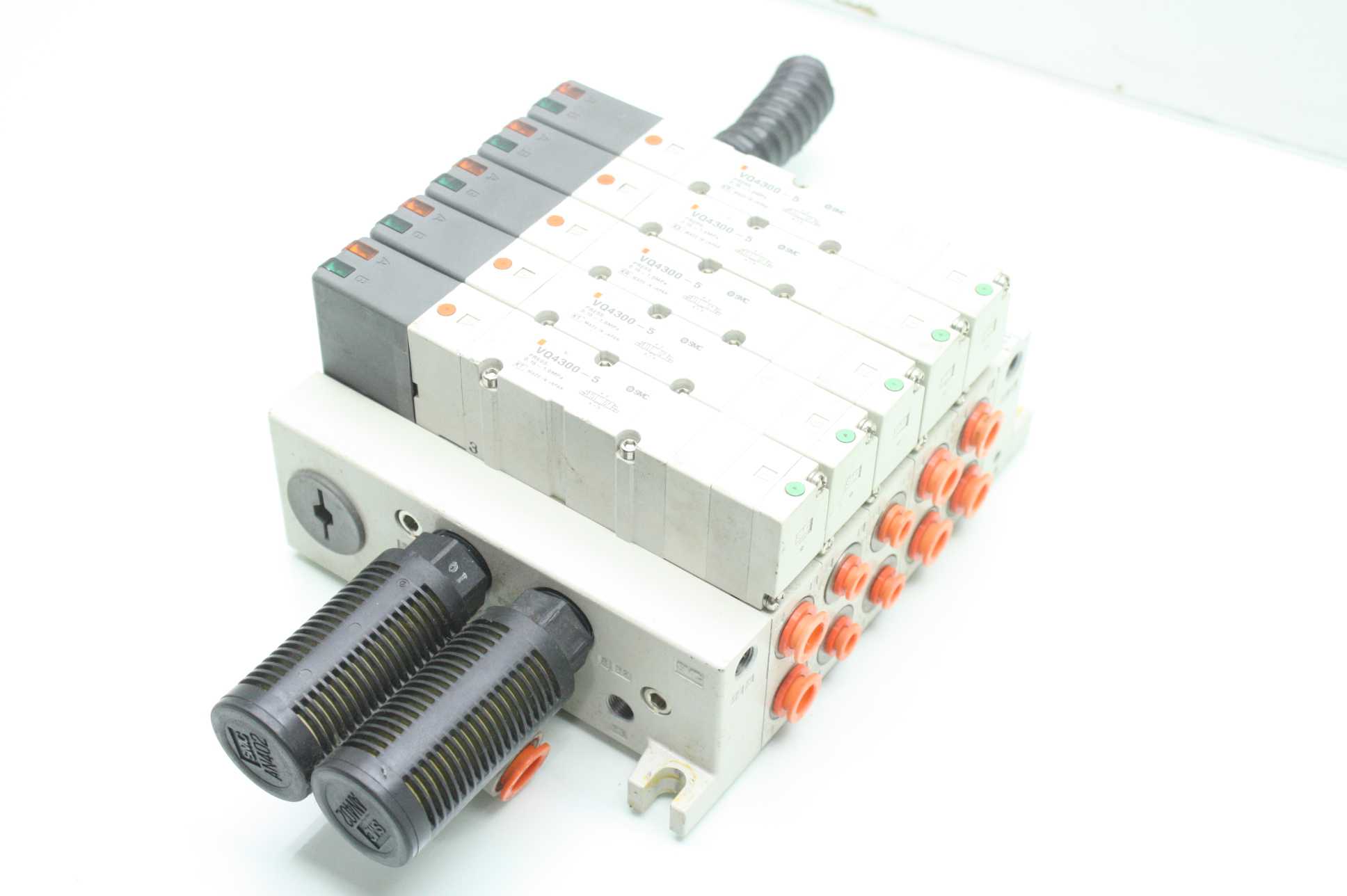 SMC Manifold Valve Assembly With (5) VQ4300-5 - Used - Image 12