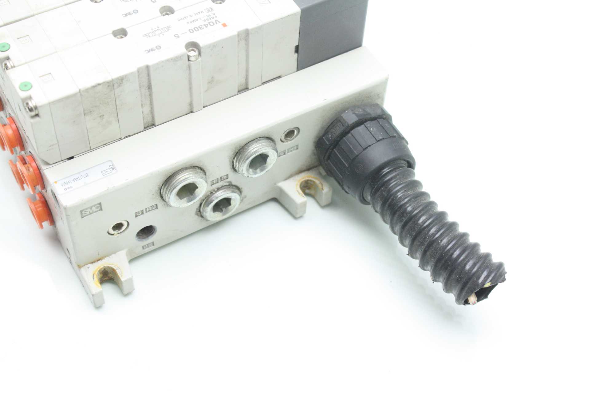 SMC Manifold Valve Assembly With (5) VQ4300-5 - Used - Image 17