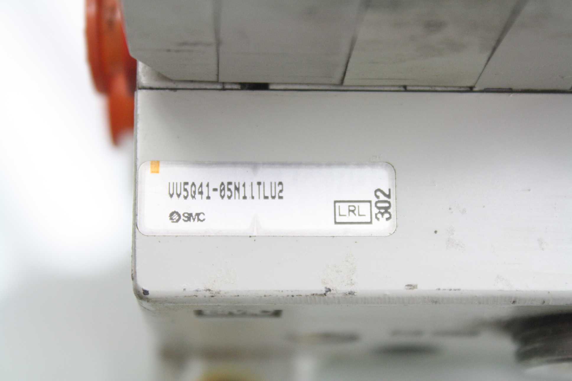 SMC Manifold Valve Assembly With (5) VQ4300-5 - Used - Image 18