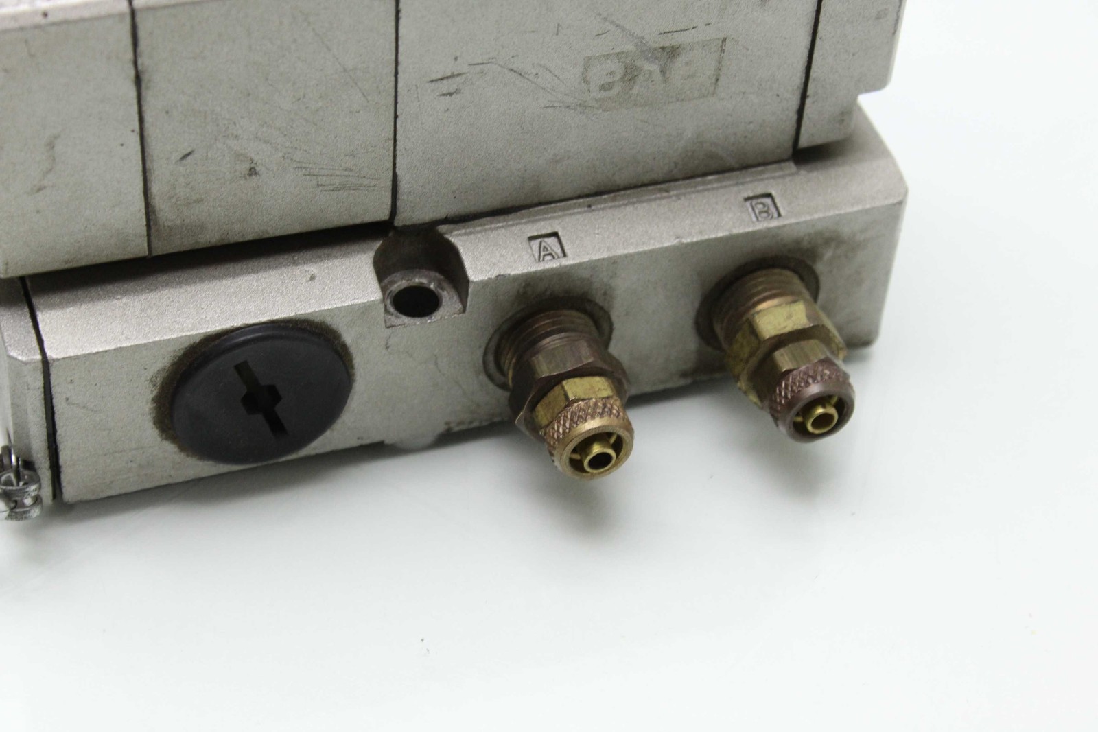 SMC NUS4114-0009D / 24VDC Solenoid Valve / Class 1 / 150PSI Max Pressure - Used - Image 3