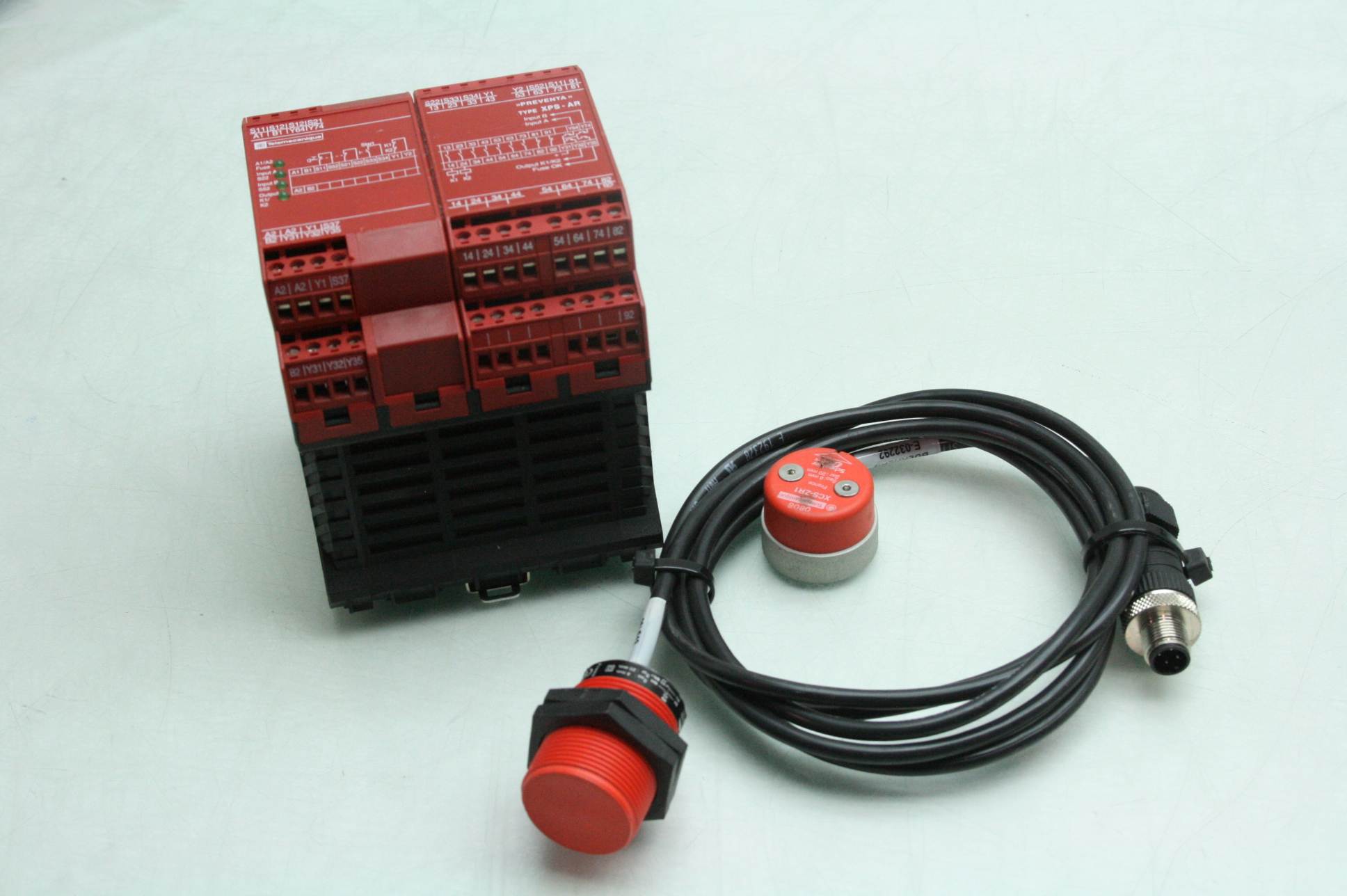Schneider XCS-ZR5912 Coded Magnetic Interlock Set XC-ZR1 Safety Control XPS-AR - Used - Image 15