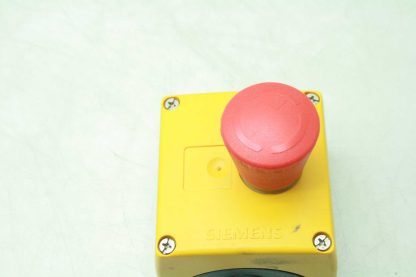 Siemens 3SB38 Emergency Stop Switch Pushbutton / Red - Used - Image 3