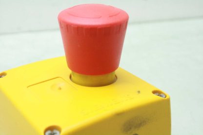 Siemens 3SB38 Emergency Stop Switch Pushbutton / Red - Used - Image 5
