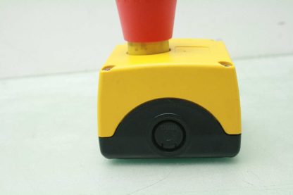 Siemens 3SB38 Emergency Stop Switch Pushbutton / Red - Used - Image 8