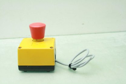 Siemens 3SB38 Emergency Stop Switch Pushbutton / Red - Used - Image 9