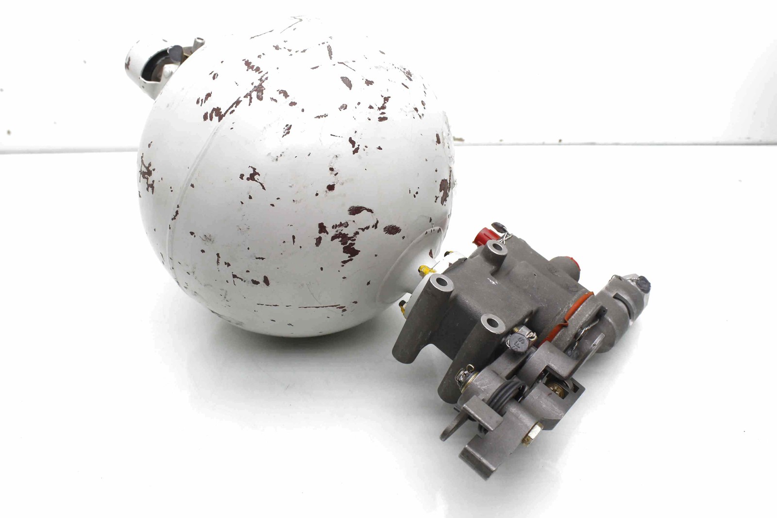 Tavco 23111384 1500PSI Emergency Door Open Reservoir Accumulator Tank w/ Valve - For parts or not working