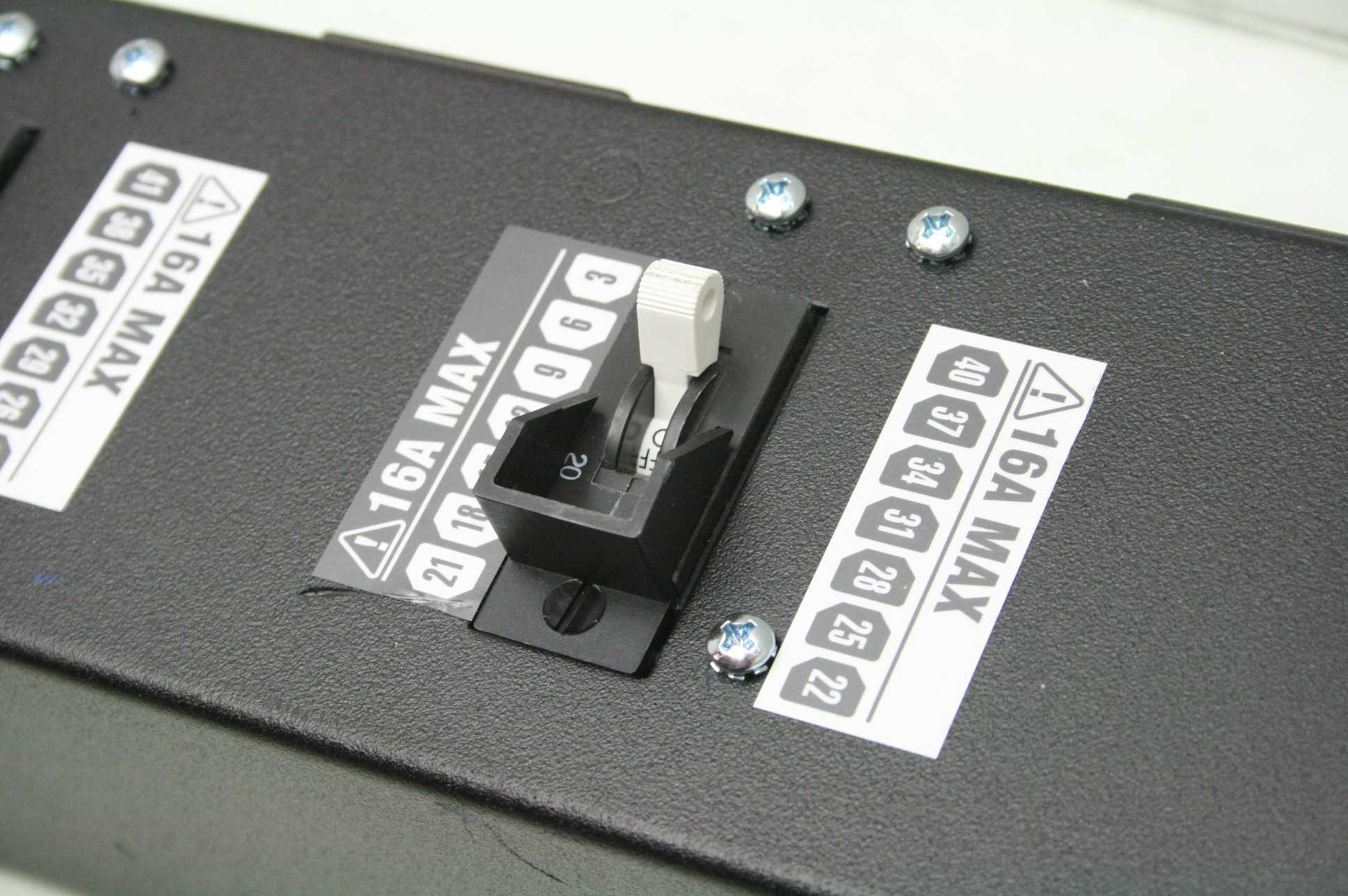 TeraData 315-0610807 PDU, 6-Outlet Power Strip 200-240V / 16A w/ Scame SCM460P9W - Used - Image 17