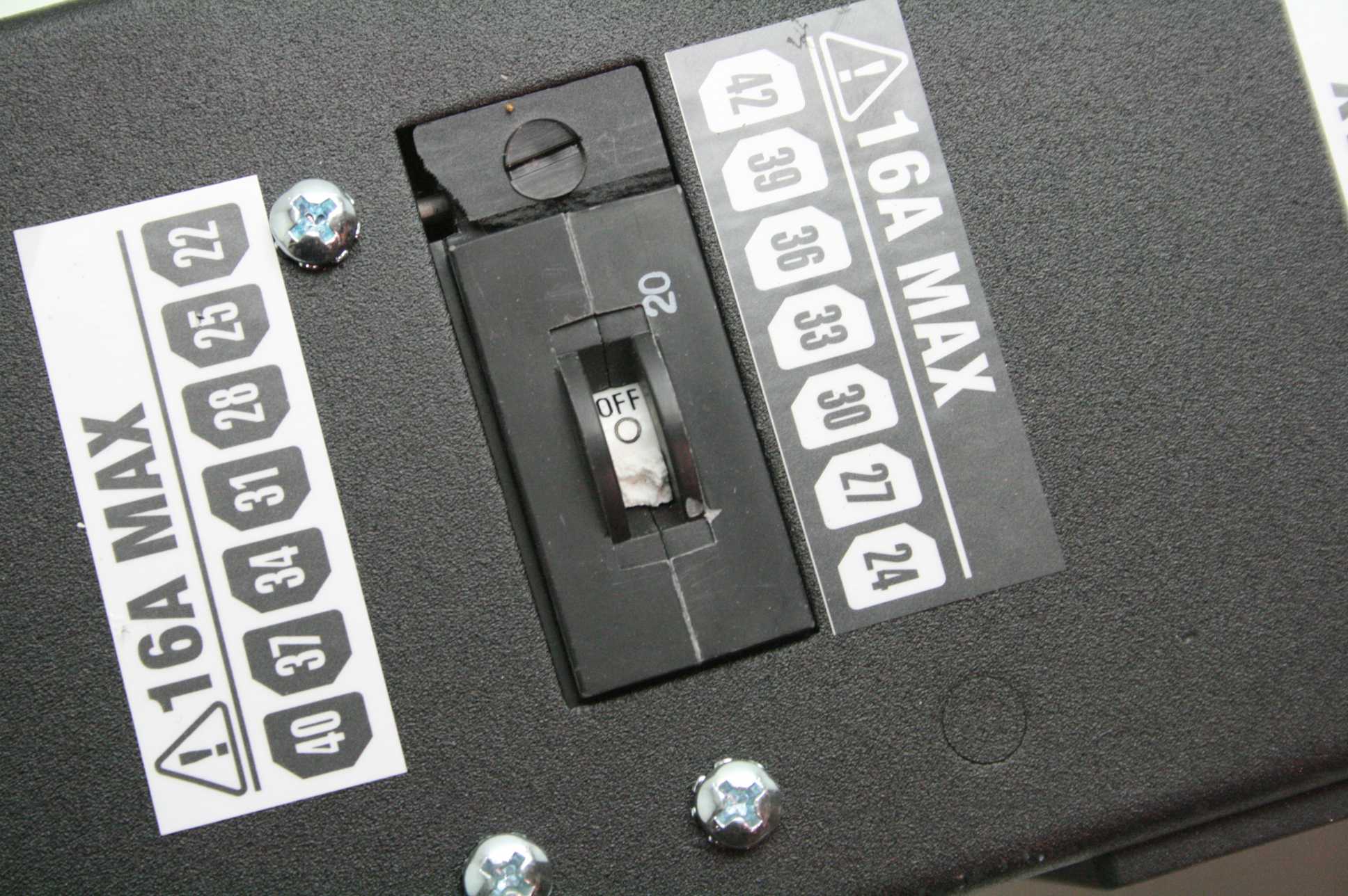 TeraData 315-0611054 PDU 3-Outlet Power Strip 200-240V 16A w/ Walther 230 306 - Used - Image 18