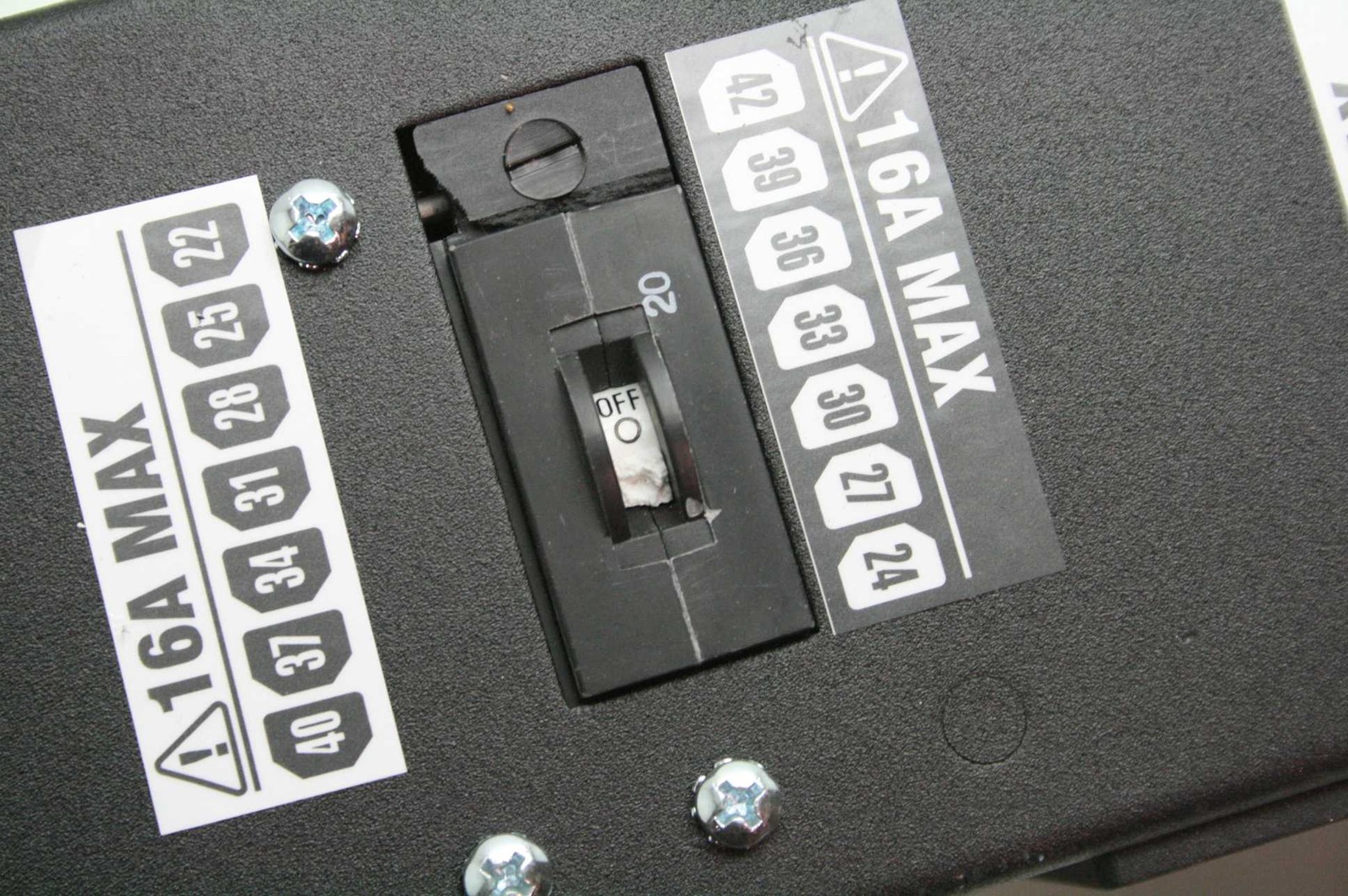 TeraData 315-0611054 PDU 3-Outlet Power Strip 200-240V 16A w/ Walther 230 306 - Used - Image 5
