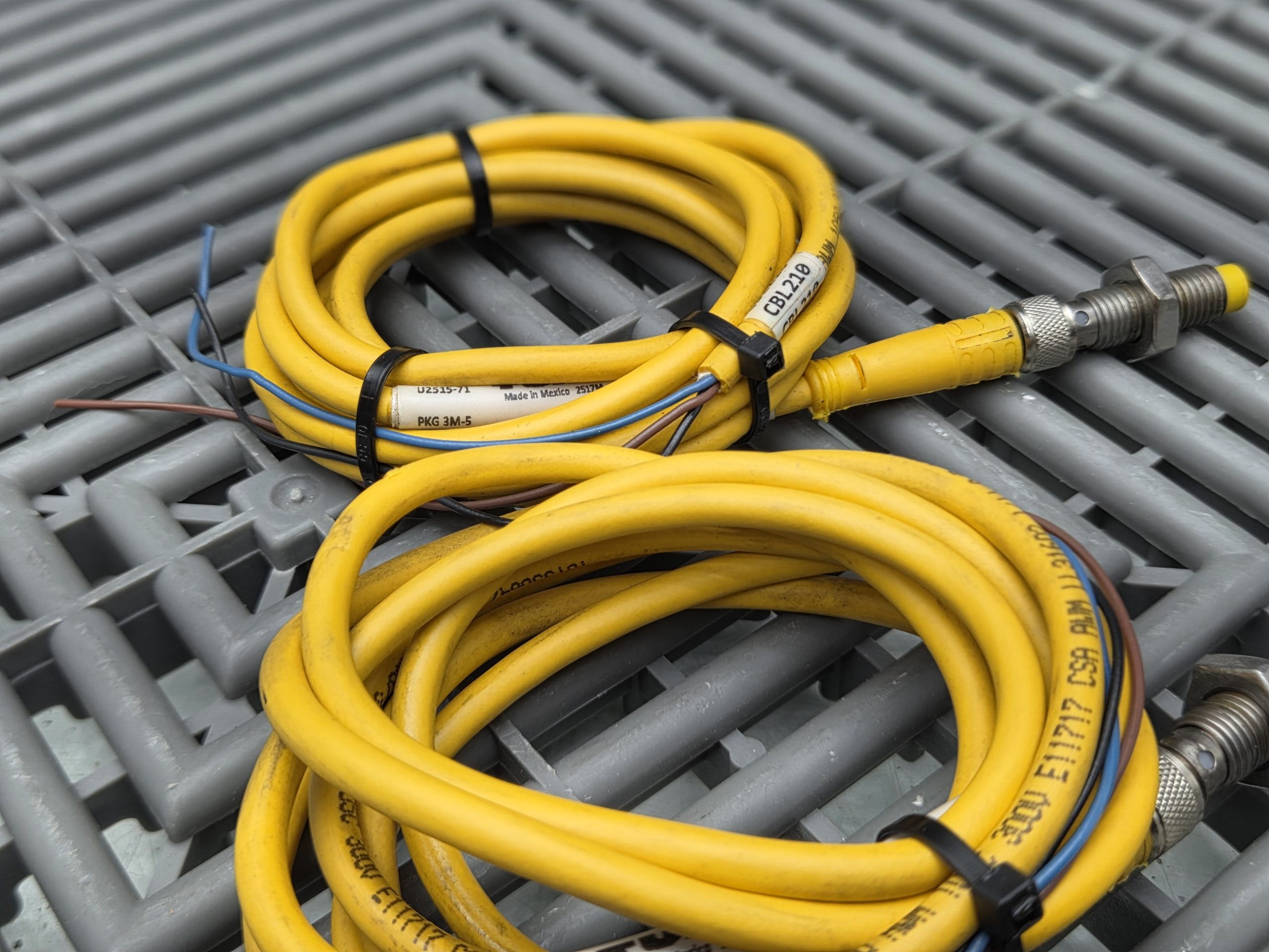 Turck U2515-71 M8 Inductive Proximity Sensor PKG 3M-5 Cable Used Lot of 2 - Used - Image 8