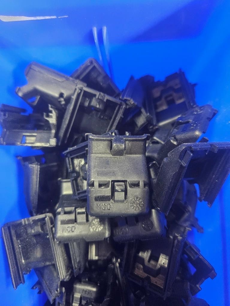 (70) New Molex 64319-1201 CMC Backshell 32 Position - New - Image 5