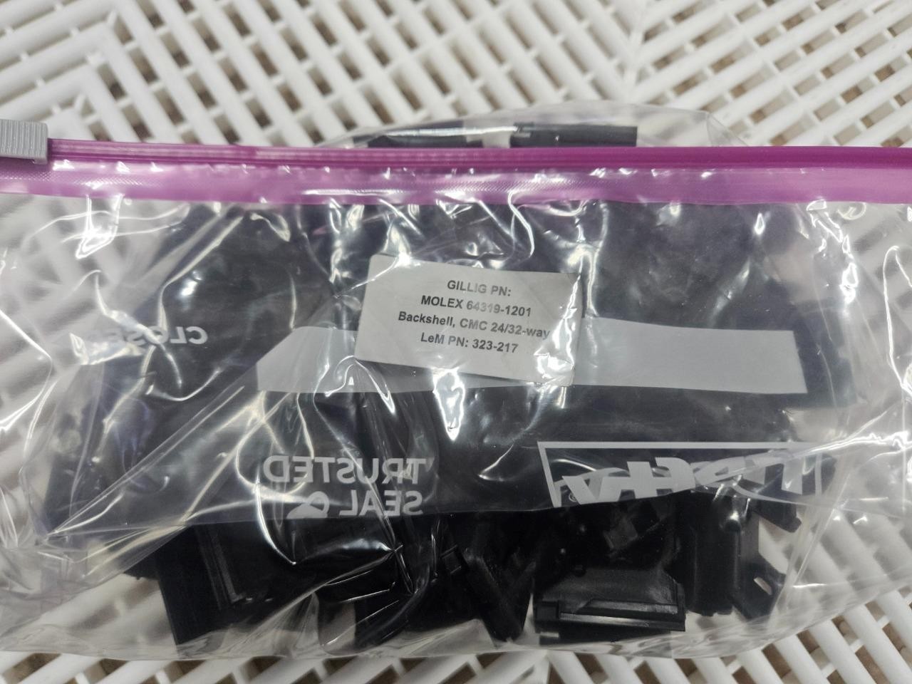 (70) New Molex 64319-1201 CMC Backshell 32 Position - New - Image 6