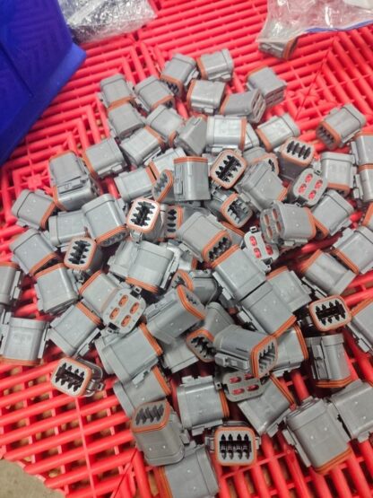 (90) New Deutsch DT06-08SA-E003 Connector Housing with Endcap 8 Pole - New - Image 5