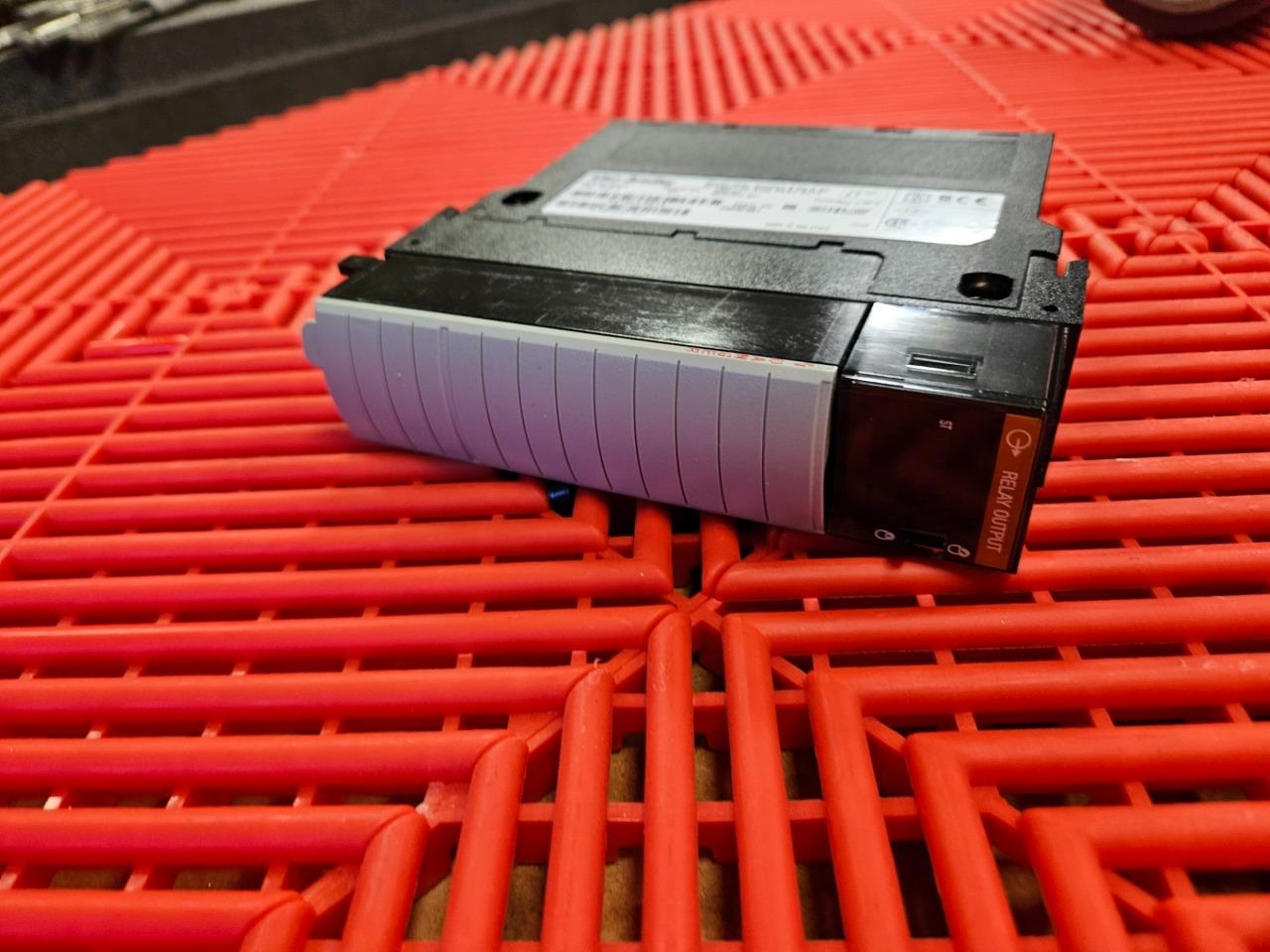 Allen Bradley 1756-OX8I Ser. A Isolated Relay Output Module - Used - Image 12
