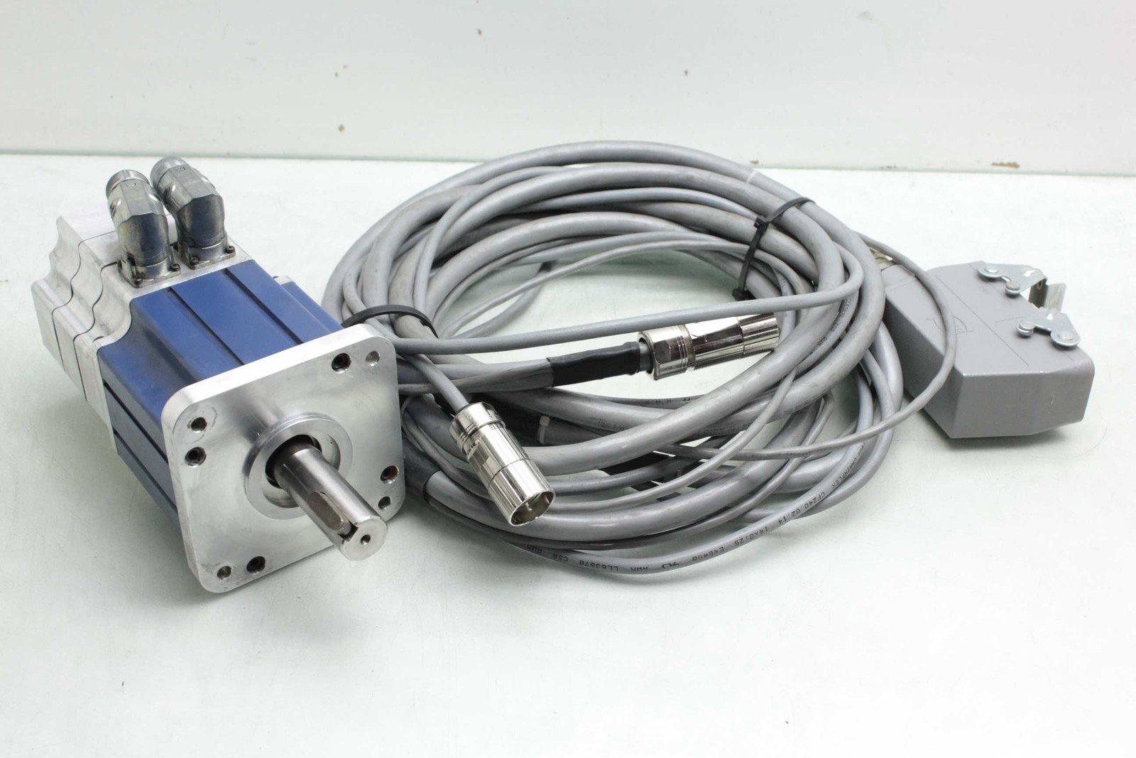 CMC Torque Systems T1101D011 PM Brushless Servo Motor / 24mm Shaft / 125mm Frame - Used