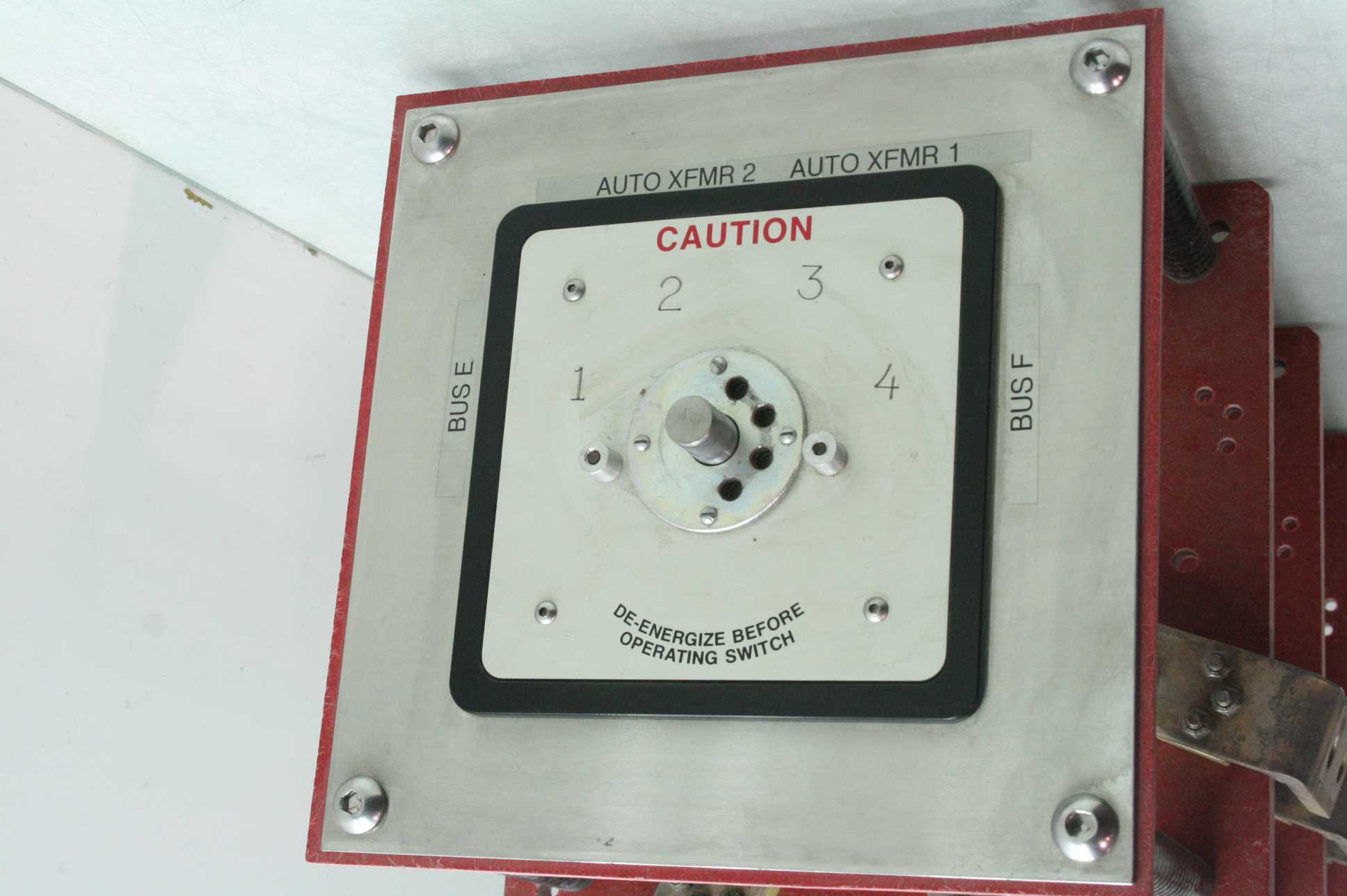 Custom Manual Generator Transfer Switch 10 kV / 500A 4 Position / 3 Pole - Used - Image 15