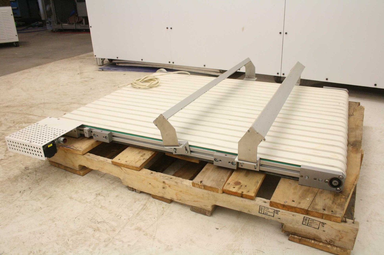 Danaher Ribbed Belt Conveyor 34" x 47" Belt Area Neugart WPLE60 Gearhead AKM22E - Used - Image 3