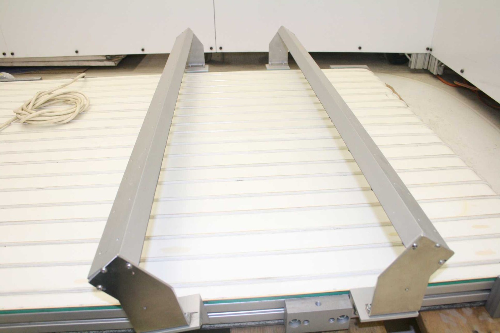 Danaher Ribbed Belt Conveyor 34" x 47" Belt Area Neugart WPLE60 Gearhead AKM22E - Used - Image 9