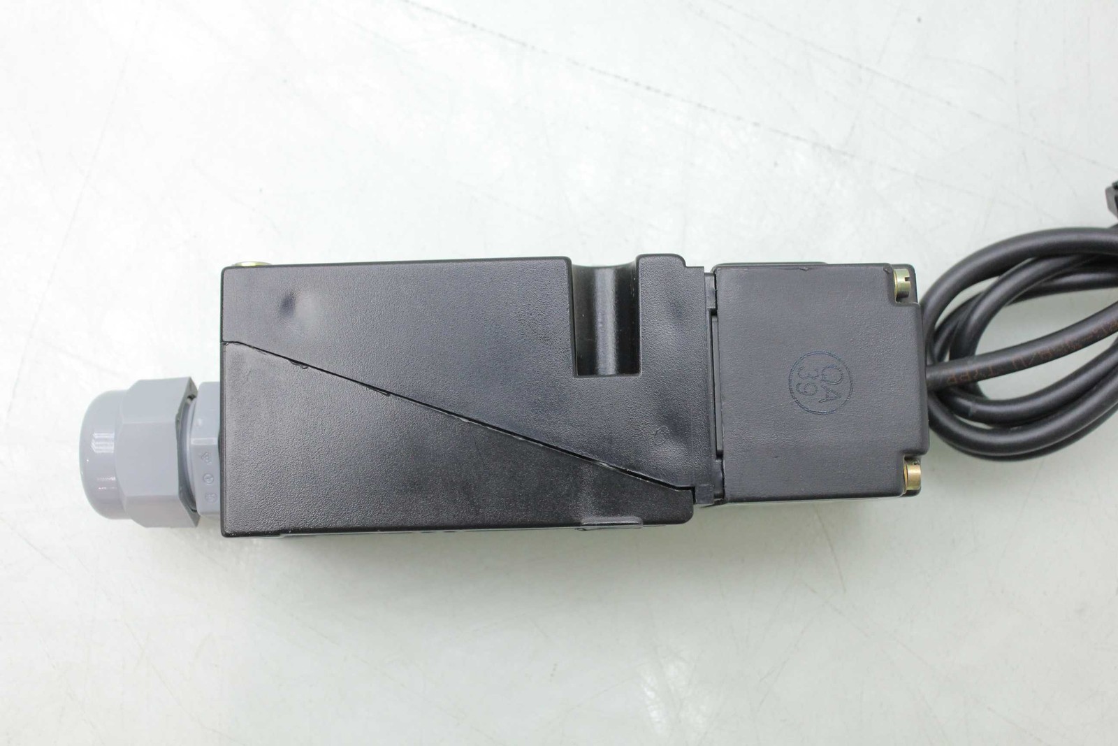 Datalogic C827-SH4352-HF-CNTL Passive RFID Reader/Writer Controller with Sensor - Used - Image 3