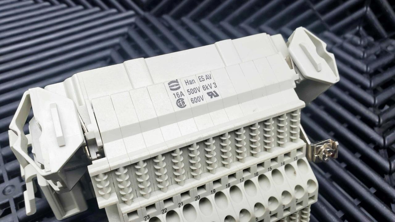 Harting HAN 24 ES AV Terminal Connector w/ 09330242716 Female Insert 24 ES-F - Used - Image 12