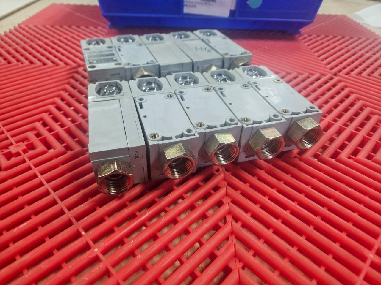 Lot of (10) Allen Bradley 880L-RA1C Retroreflective Photoelectric Limit Switches - Used - Image 15