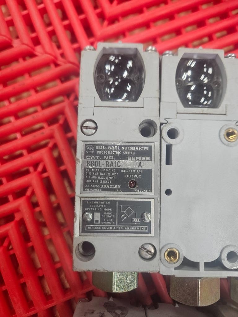 Lot of (10) Allen Bradley 880L-RA1C Retroreflective Photoelectric Limit Switches - Used - Image 4