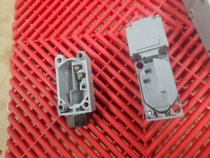 Lot of (10) Allen Bradley 880L-RA1C Retroreflective Photoelectric Limit Switches - Used - Image 6