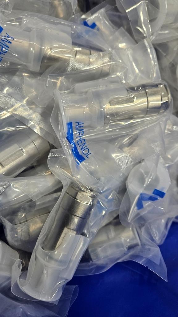 New Amphenol PL18Y-301-50-5 PowerLok Connector - New - Image 6
