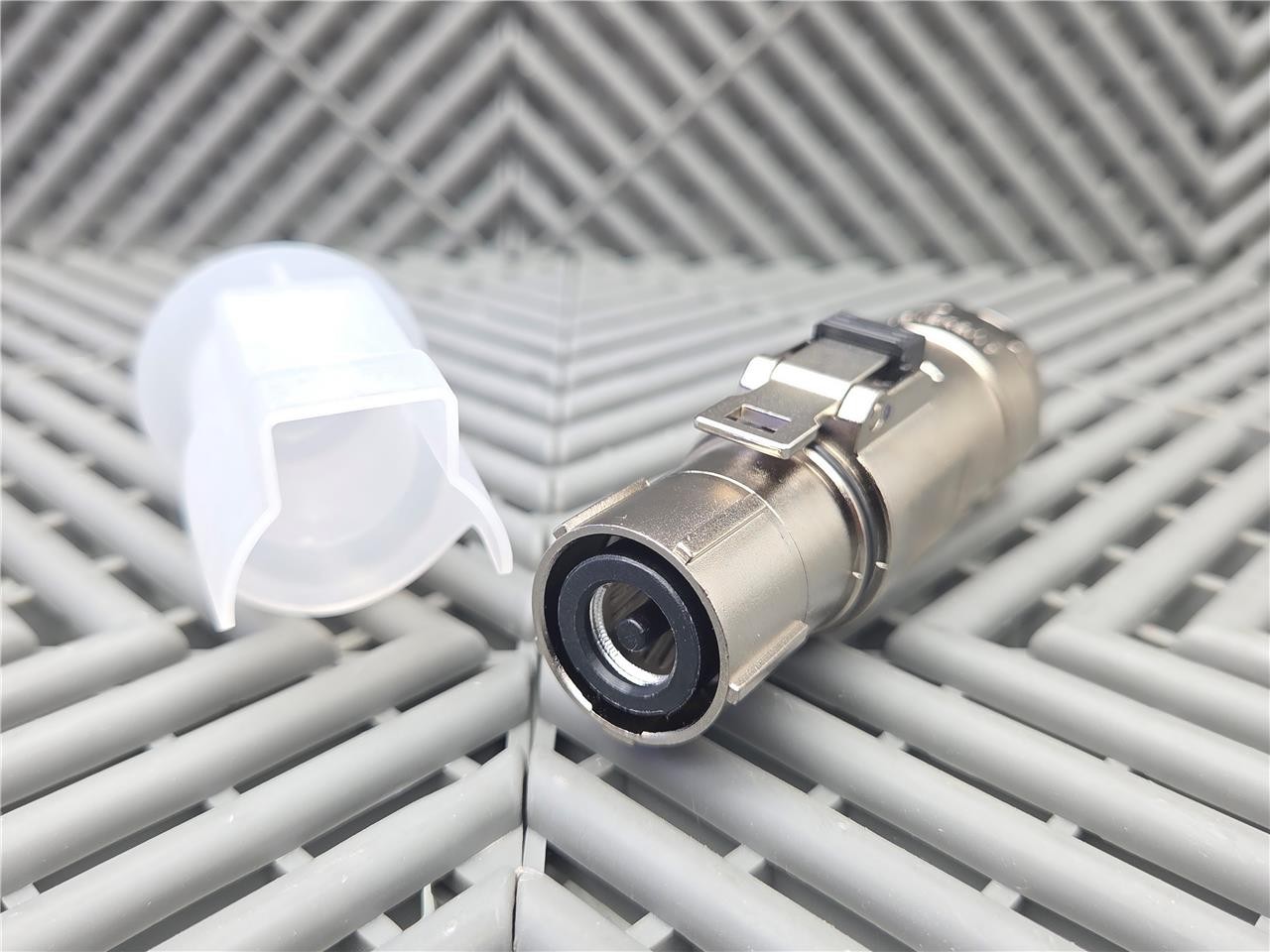 New Amphenol PL18Y-301-70 PowerLok Connector - New - Image 5