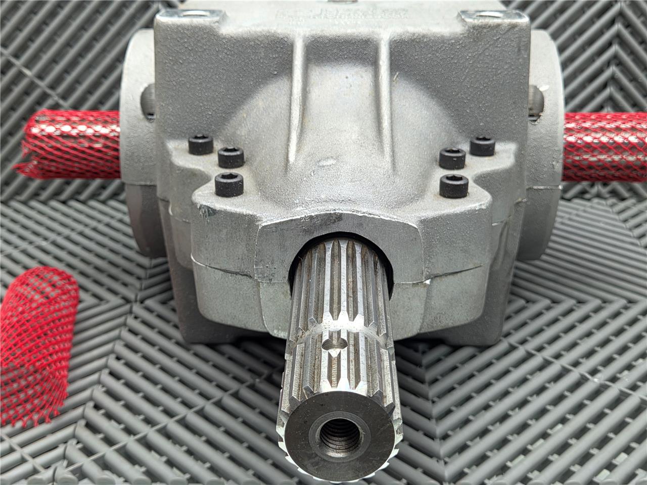 New Superior Gearbox R600 Right Angle Bevel Gearbox, 1.5:1, 45mm Spline Shafts - New other (see details) - Image 16