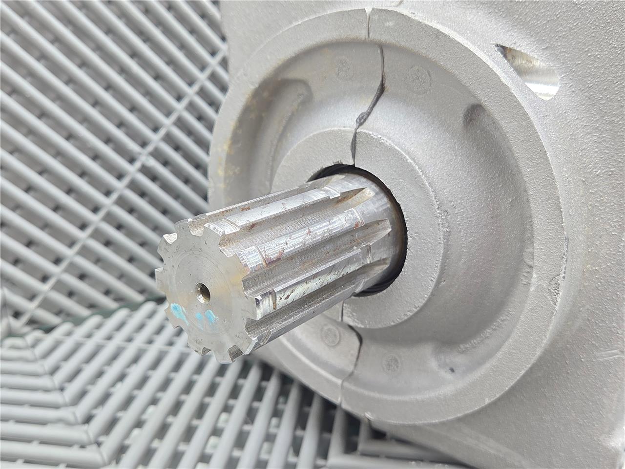 New Superior Gearbox R600 Right Angle Bevel Gearbox, 1.5:1, 45mm Spline Shafts - New other (see details) - Image 24