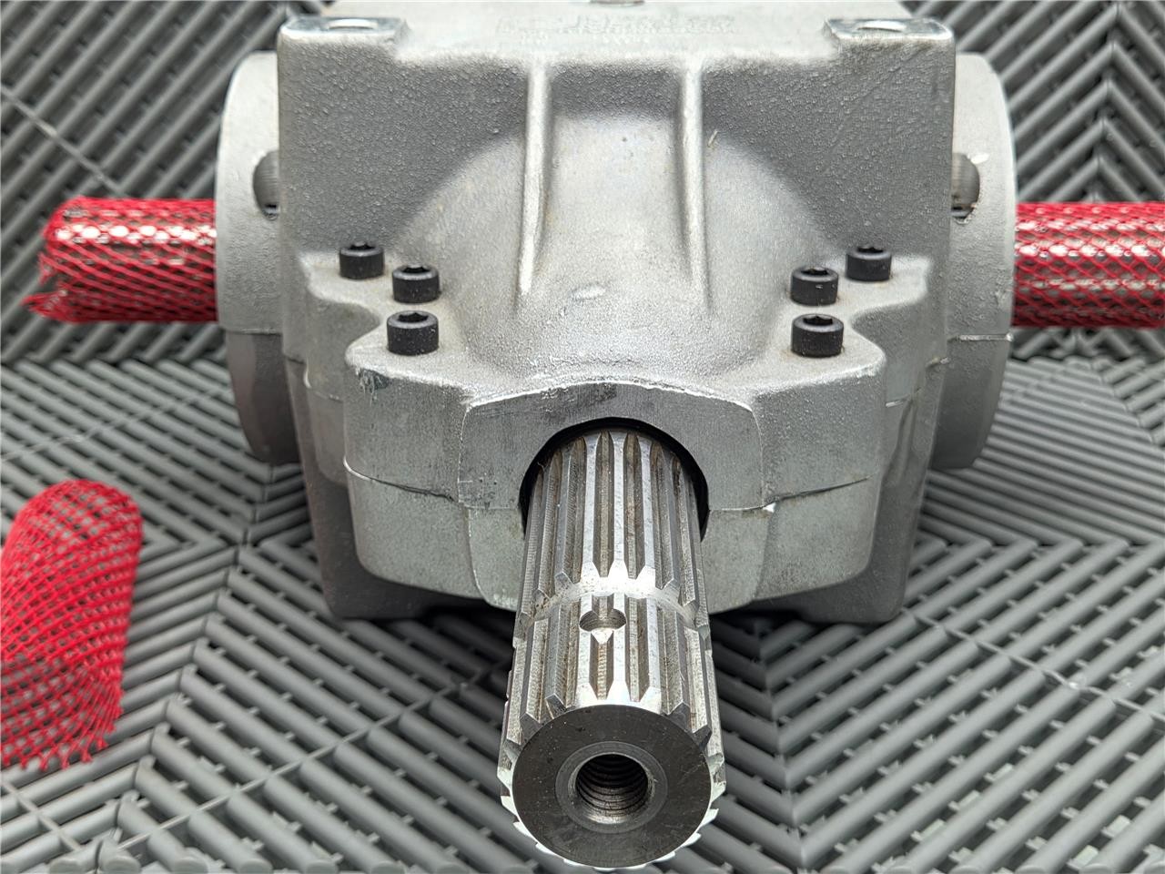 New Superior Gearbox R600 Right Angle Bevel Gearbox, 1.5:1, 45mm Spline Shafts - New other (see details) - Image 4