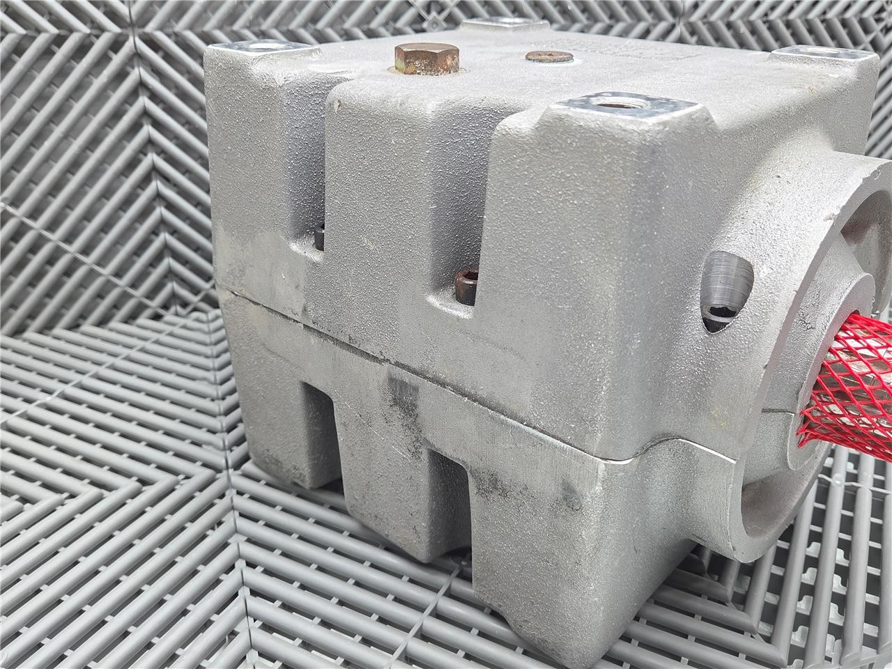 New Superior Gearbox R600 Right Angle Bevel Gearbox, 1.5:1, 45mm Spline Shafts - New other (see details) - Image 10