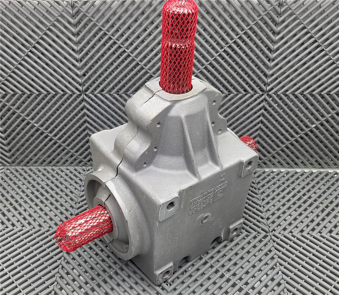 New Superior Gearbox R600 Right Angle Bevel Gearbox, 1.5:1, 45mm Spline Shafts - New other (see details)