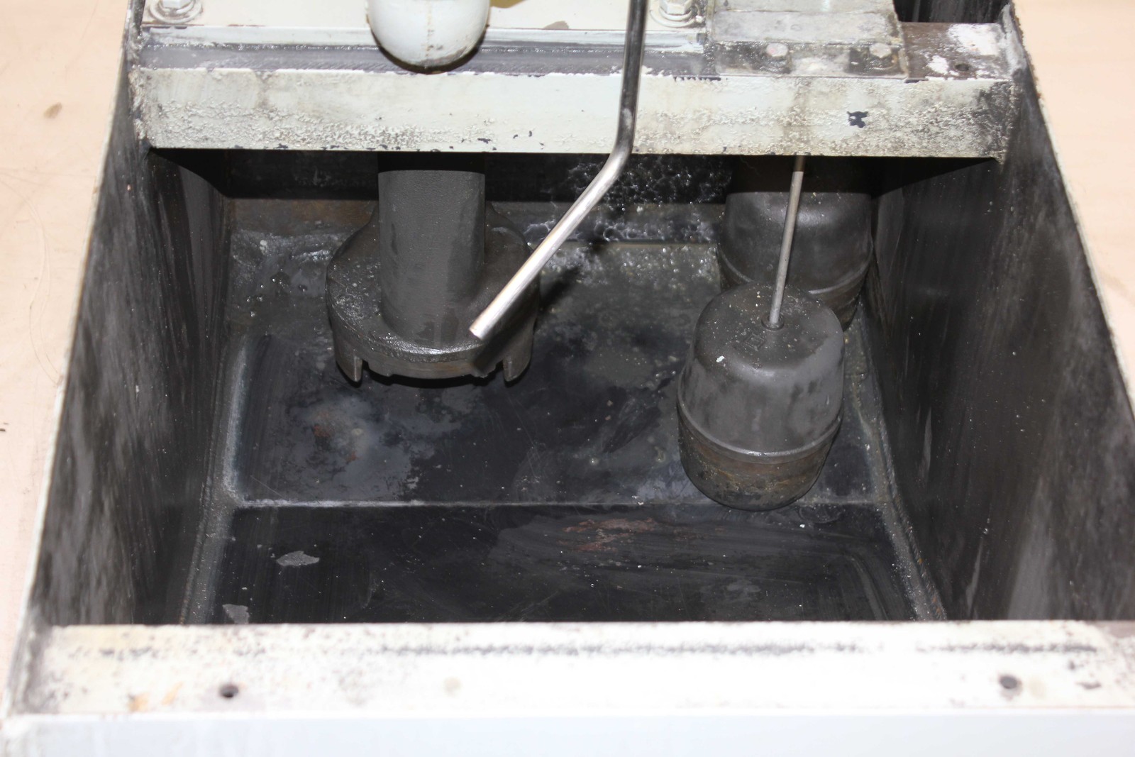 Oberlin Sump Tank 2/3 HP Coolant Tank Pump Telemecanique Starter - Used - Image 9