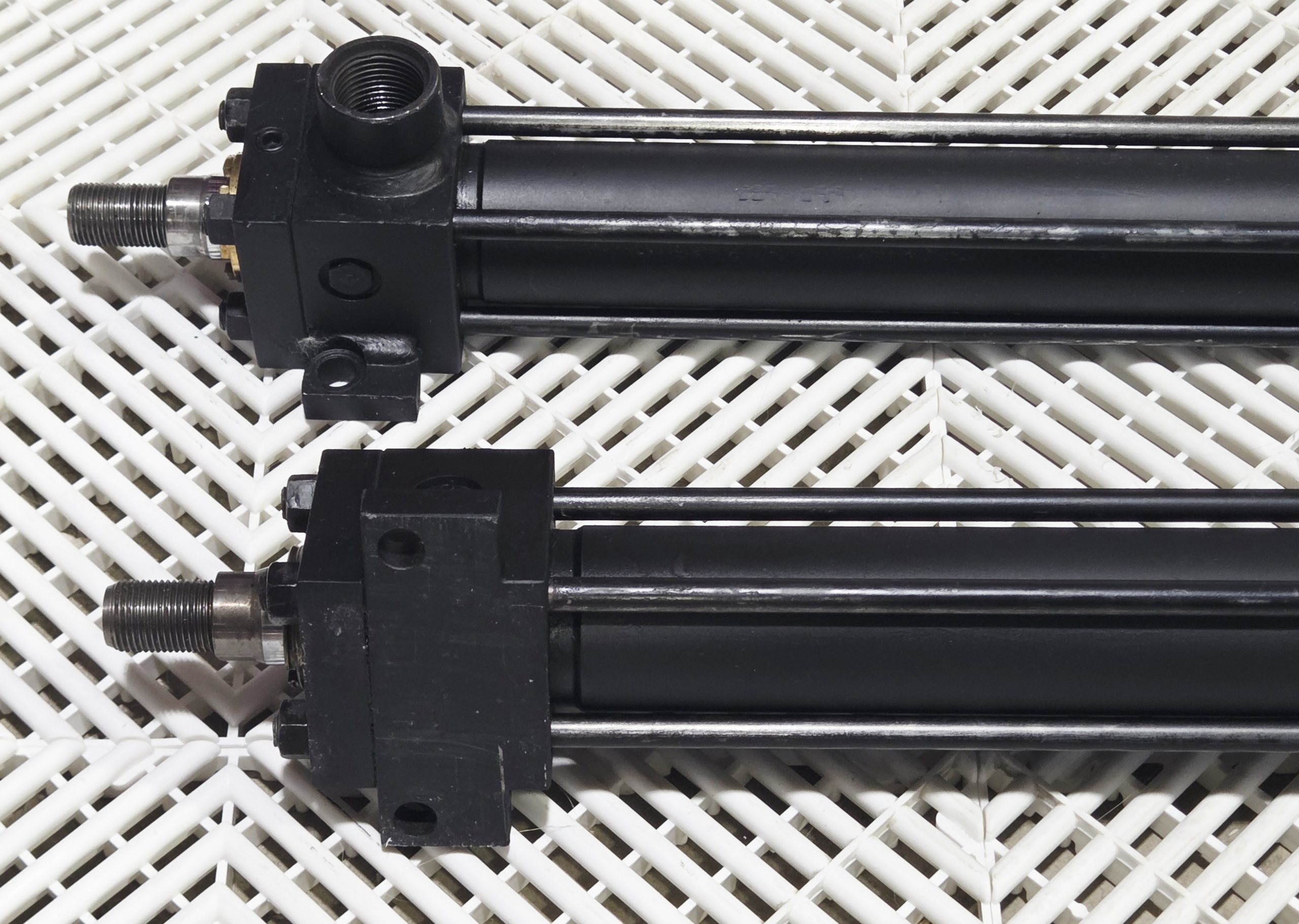 Parker 2H 1.5" CC2HLTS24AC Bore 41" Stroke Dbl Rod Hydraulic Cylinder Lot/2 - Used - Image 15