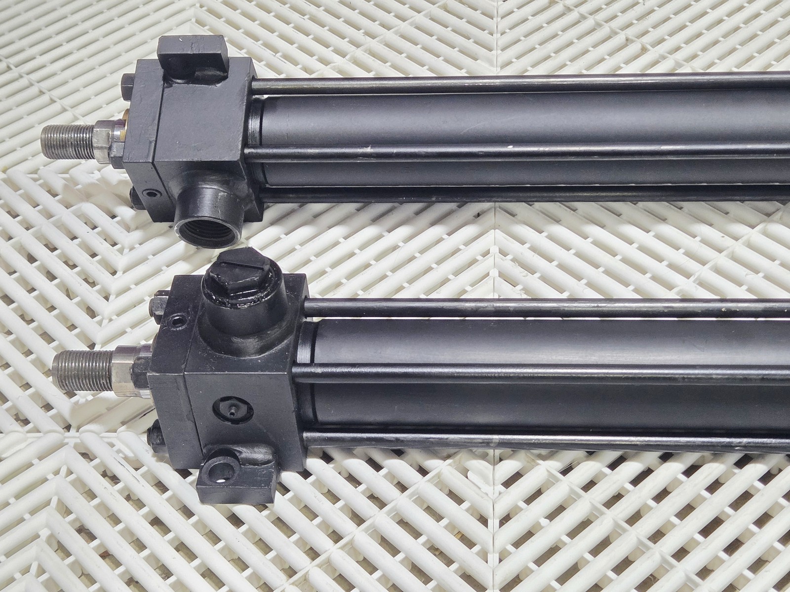 Parker 2H 1.5" CC2HLTS24AC Bore 41" Stroke Dbl Rod Hydraulic Cylinder Lot/2 - Used - Image 6