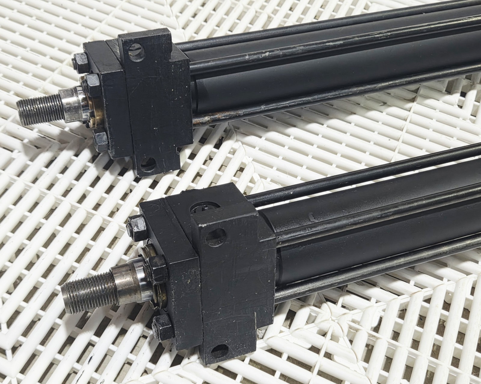 Parker 2H 1.5" CC2HLTS24AC Bore 41" Stroke Dbl Rod Hydraulic Cylinder Lot/2 - Used - Image 9