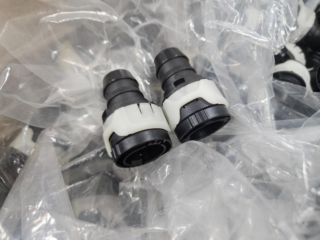 (Qty 2) VOSS SV270 Quick Connect Coolant Coupler 5/8" Barb, Straight 7000182900 - New - Image 15