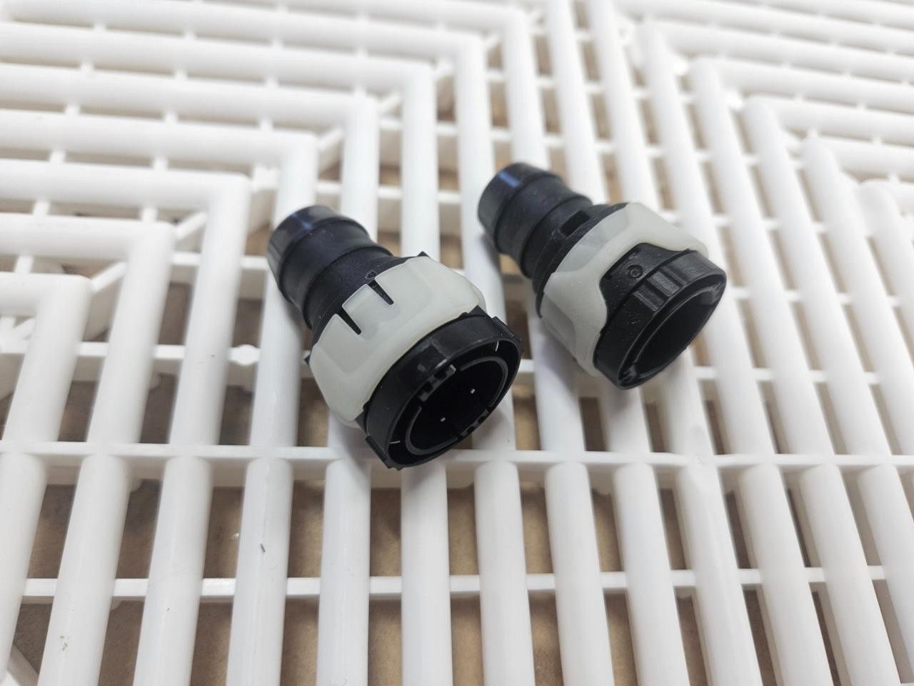 (Qty 2) VOSS SV270 Quick Connect Coolant Coupler 5/8" Barb, Straight 7000182900 - New