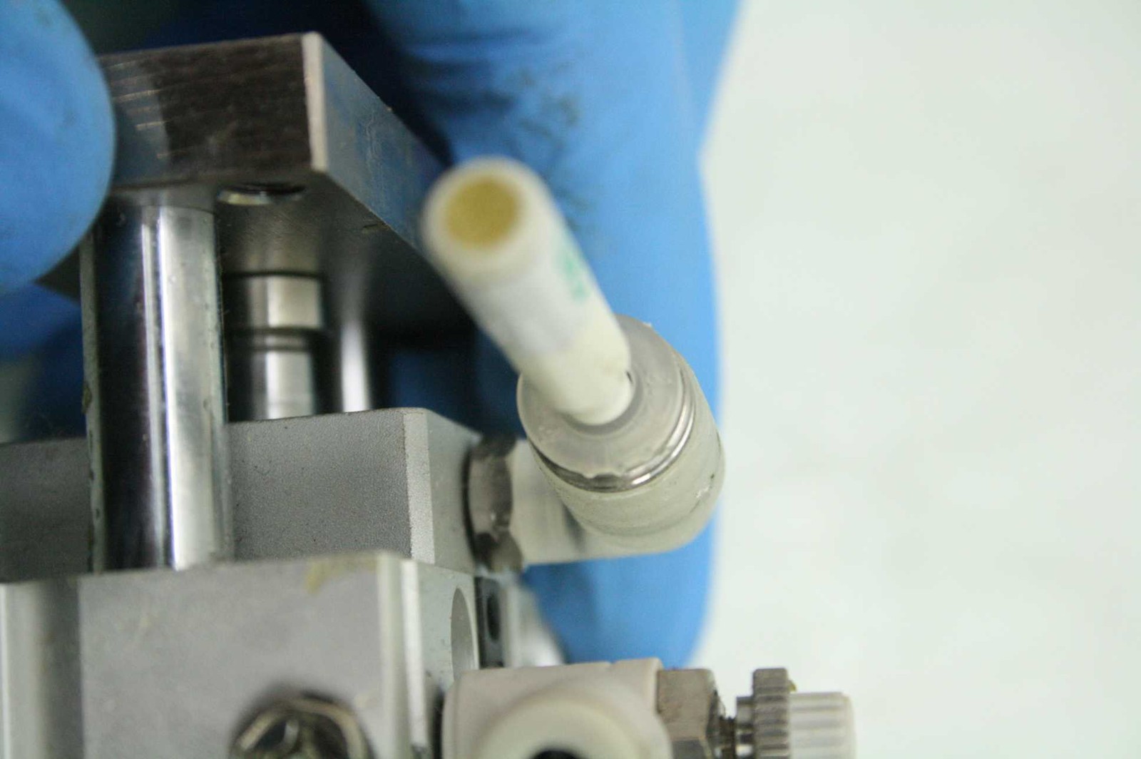 SMC 13-MGPL16-20 Pneumatic Guided Air Cylinder 16mm Bore x 20mm Stroke - Used - Image 6