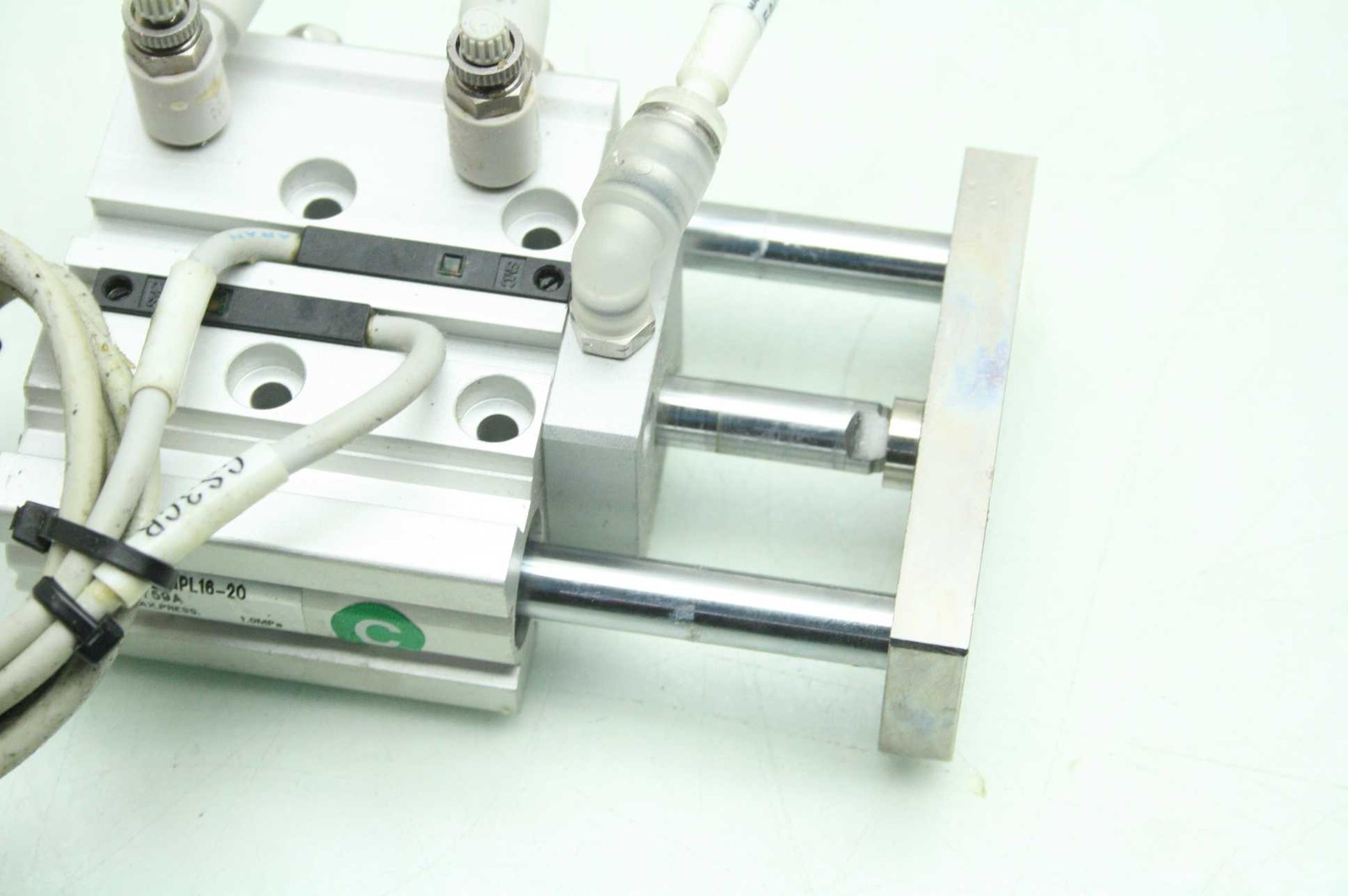 SMC 13-MGPL16-20 Pneumatic Guided Air Cylinder 16mm Bore x 20mm Stroke - Used - Image 8