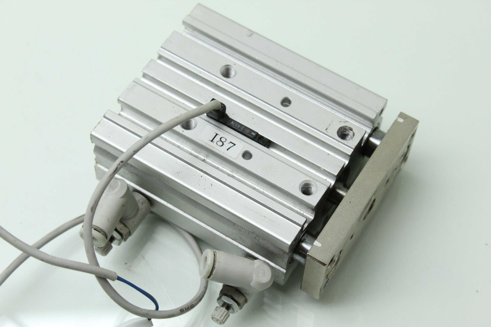 SMC MGPM16-40Z-A93VS Guided Air Cylinder Slide Table 16mm Bore x 40mm Stroke - Used - Image 3